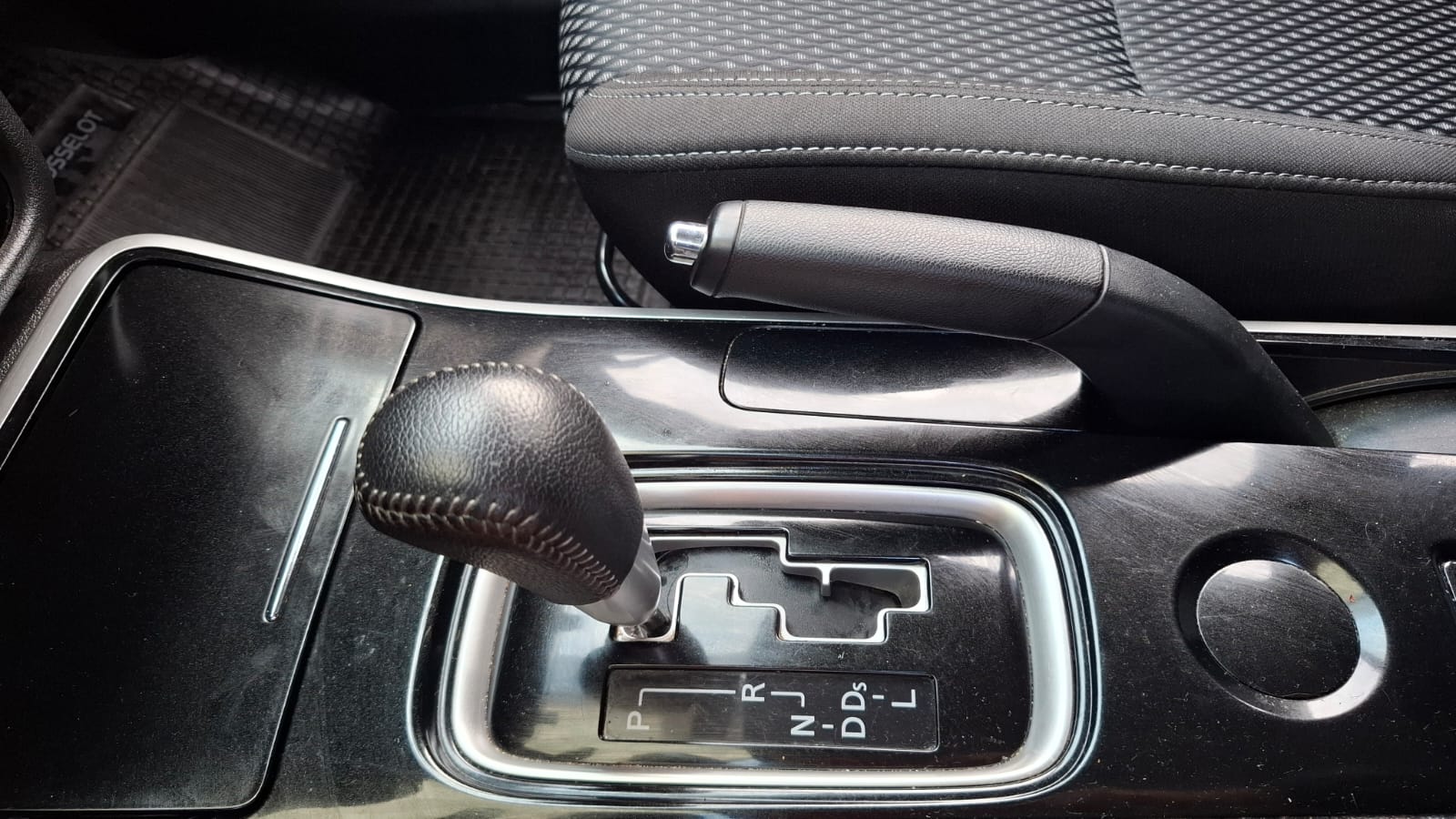 Mitsubishi Outlander — foto 18 de 18