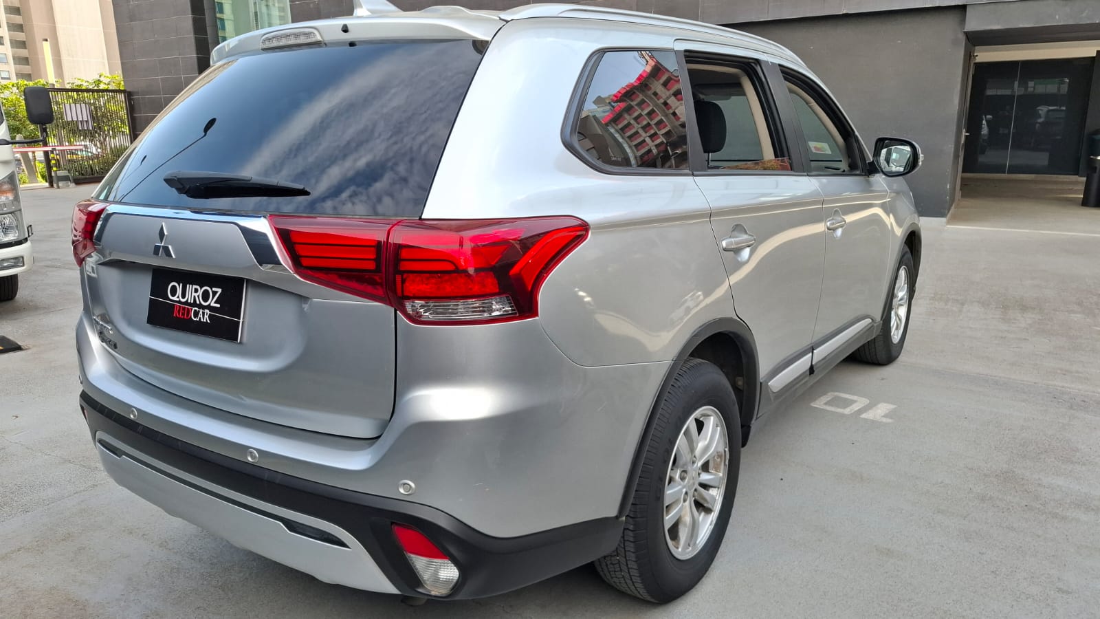 Mitsubishi Outlander — foto 2 de 18