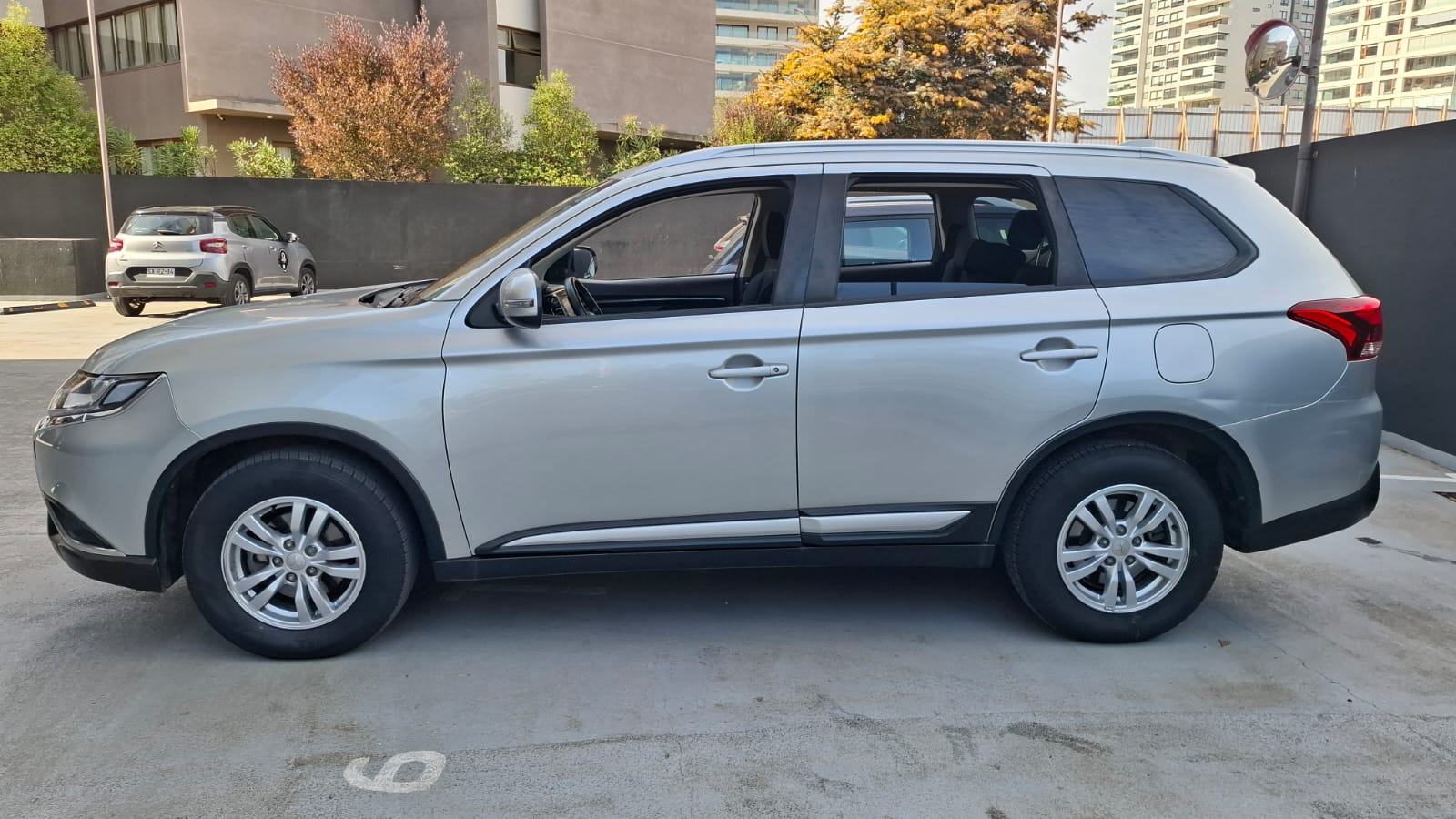 Mitsubishi Outlander — foto 7 de 18