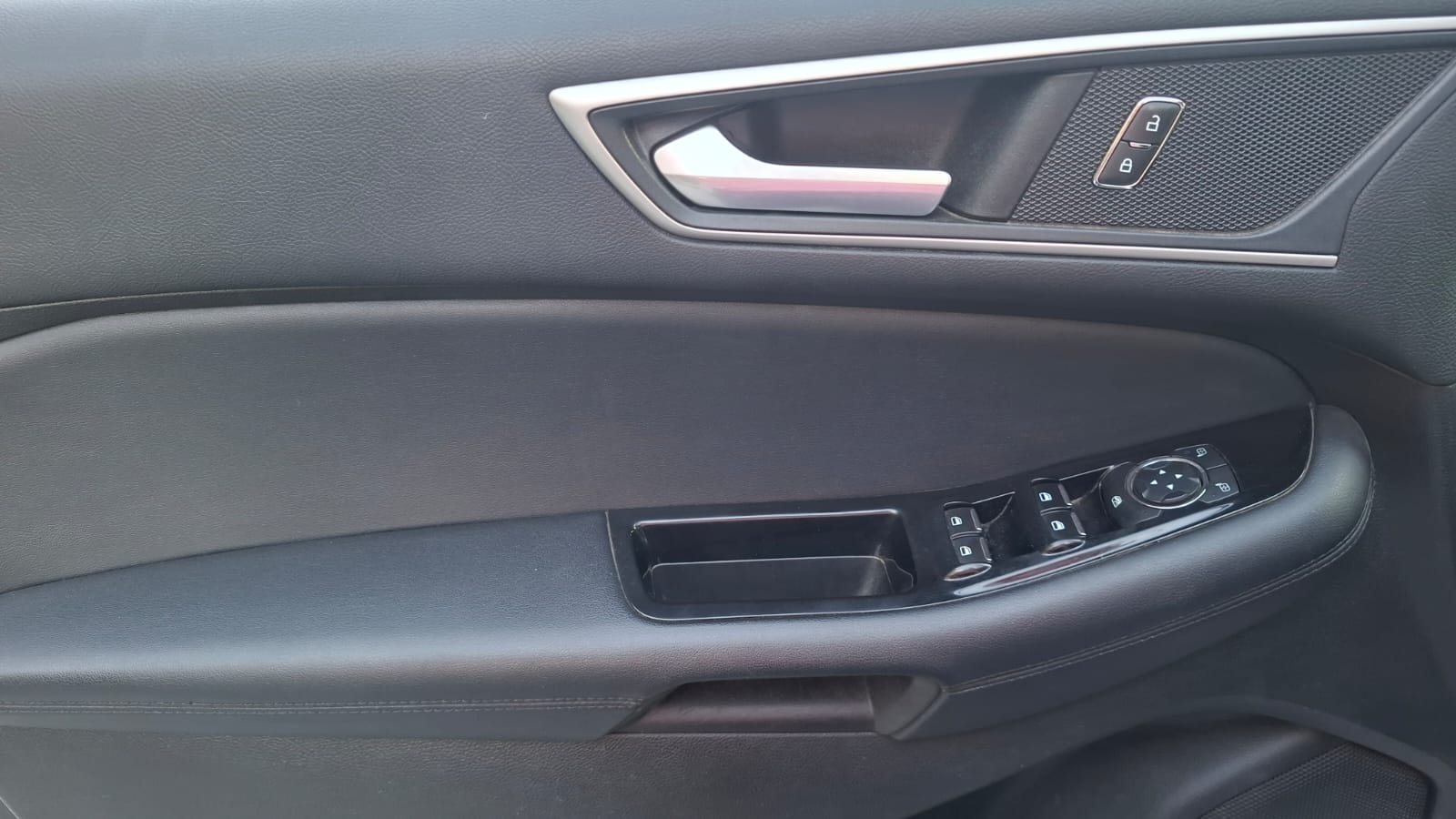 Ford Edge — foto 10 de 25