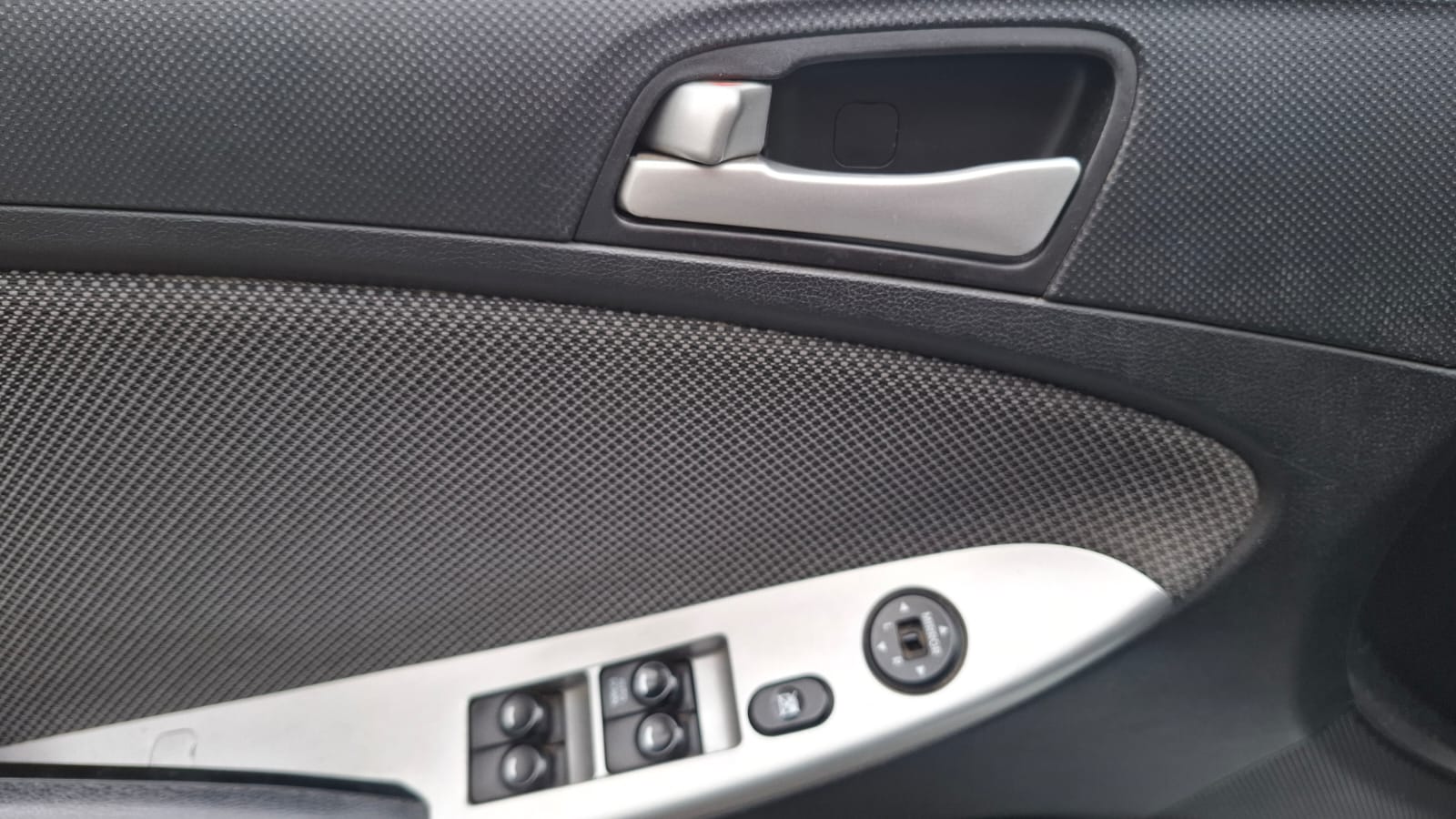 Hyundai Accent — foto 10 de 20