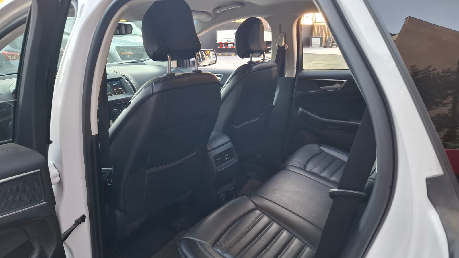 Ford Edge — foto 11 de 25