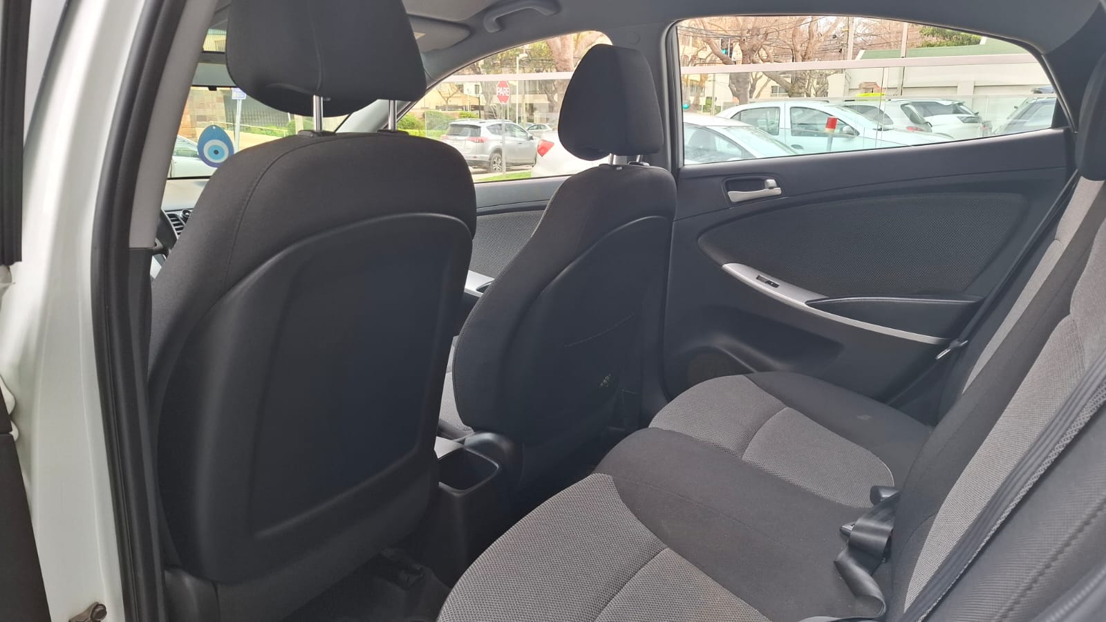 Hyundai Accent — foto 11 de 20