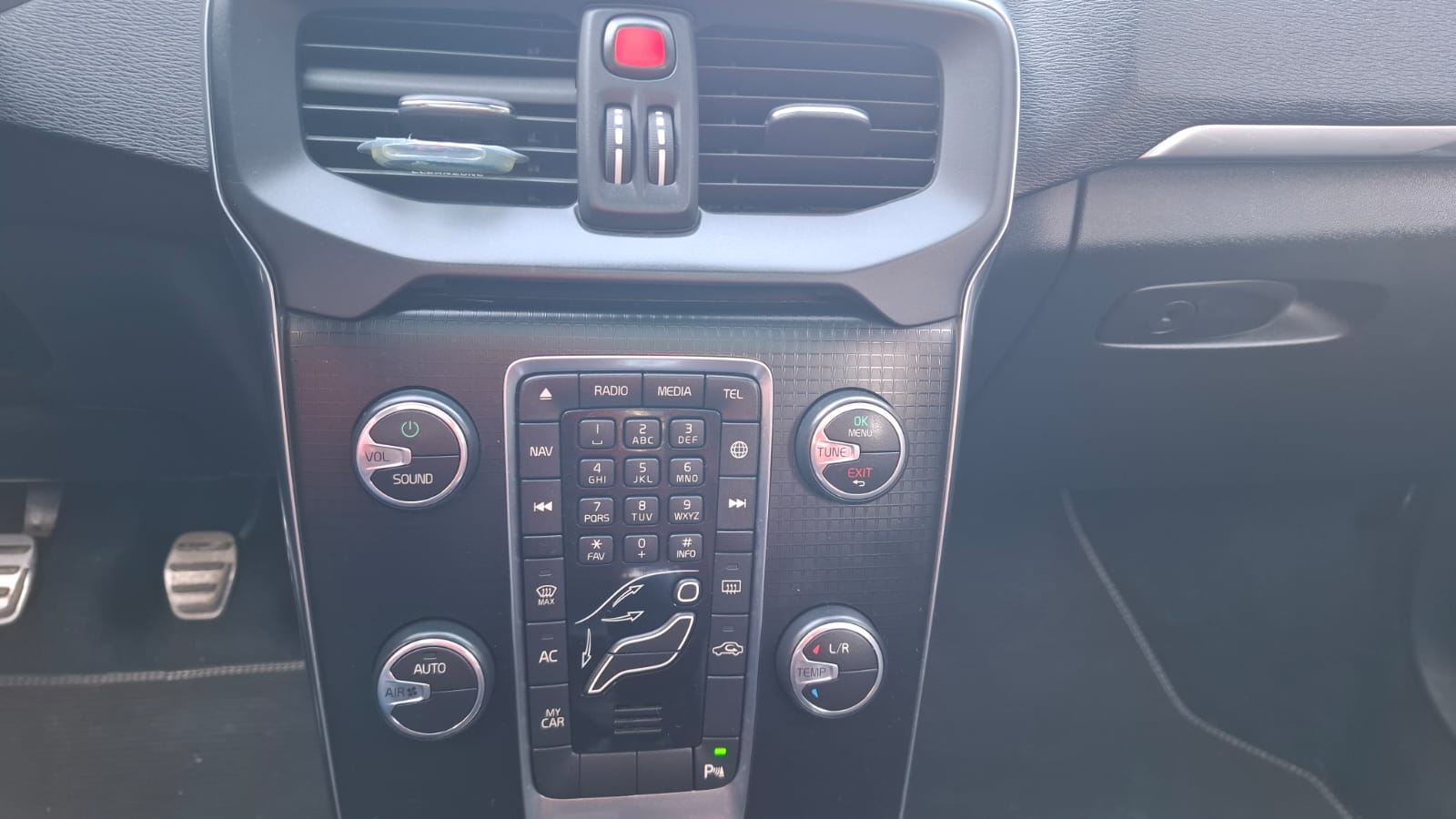 Volvo V40 T4 — foto 12 de 17