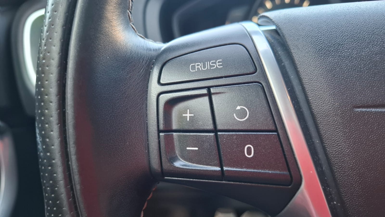 Volvo V40 T4 — foto 15 de 17