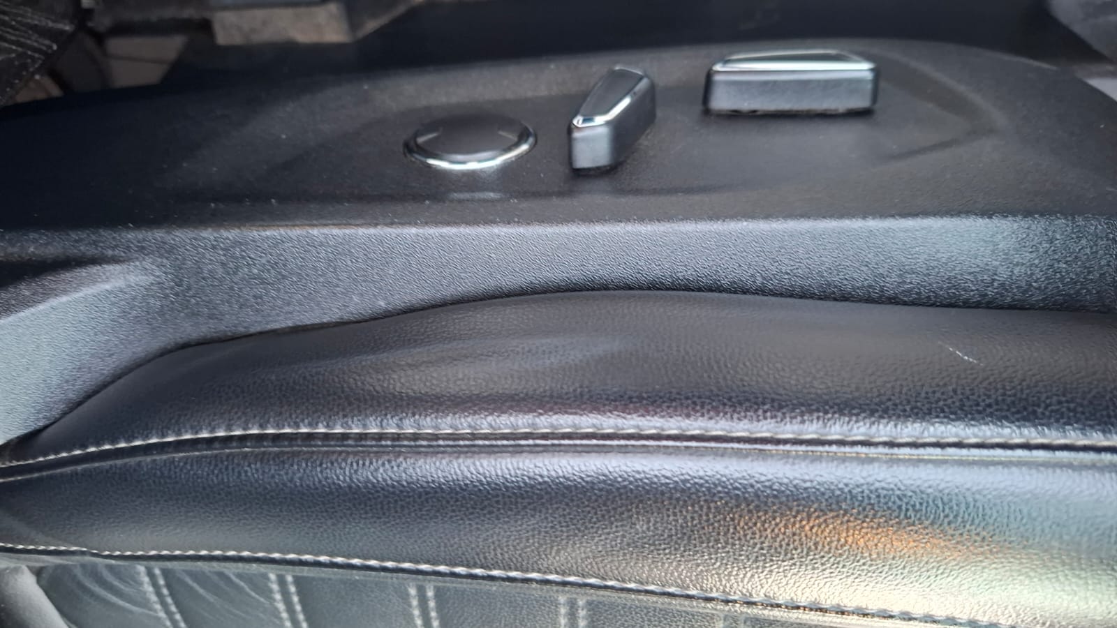 Ford Edge — foto 15 de 25