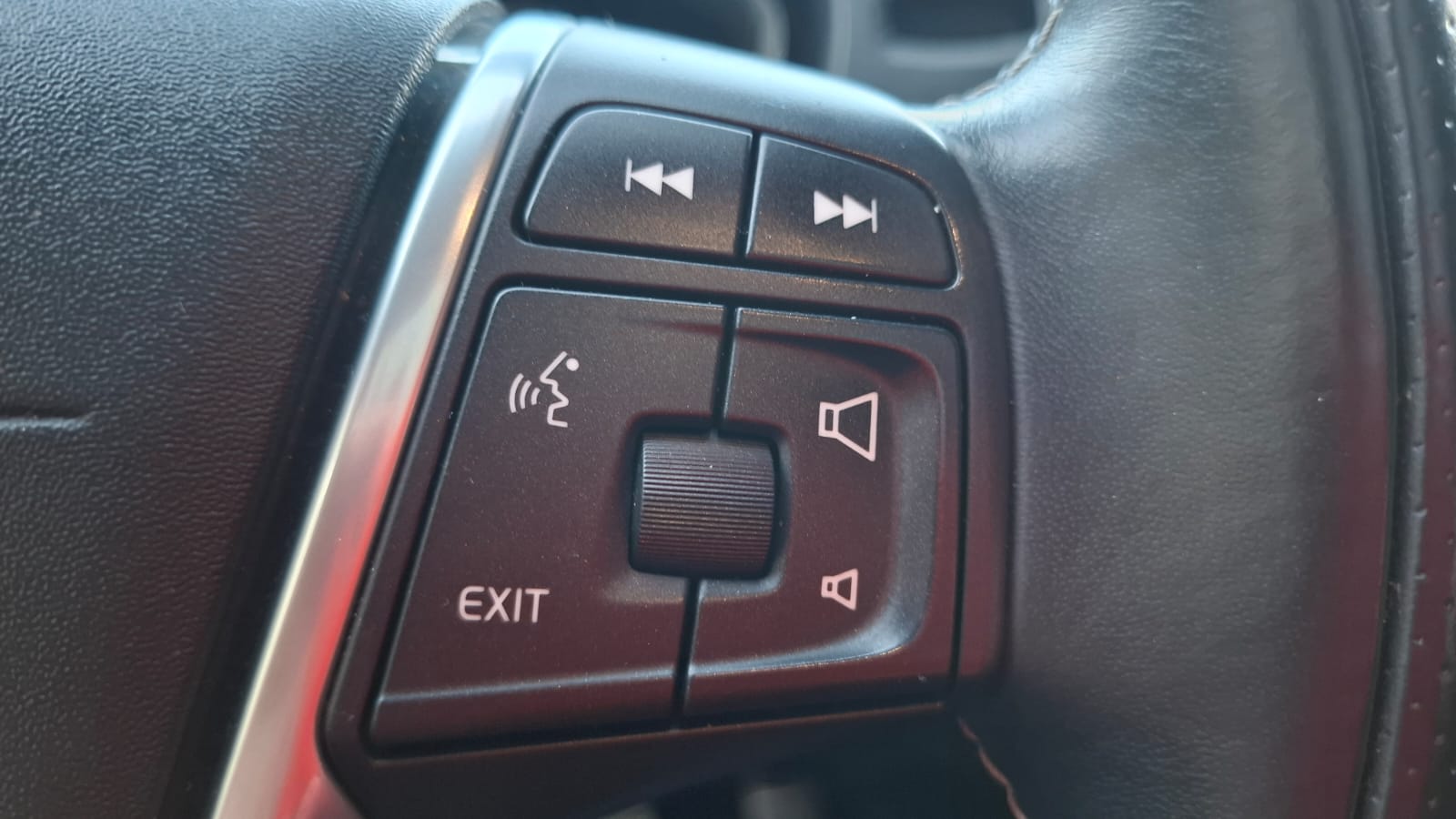 Volvo V40 T4 — foto 16 de 17