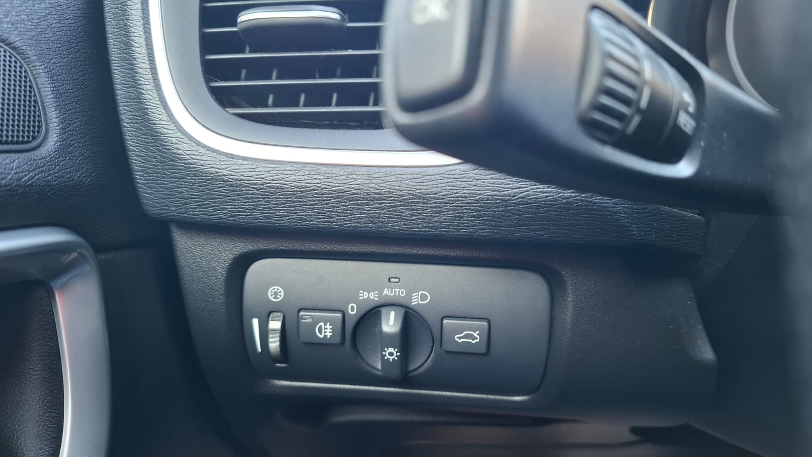 Volvo V40 T4 — foto 17 de 17