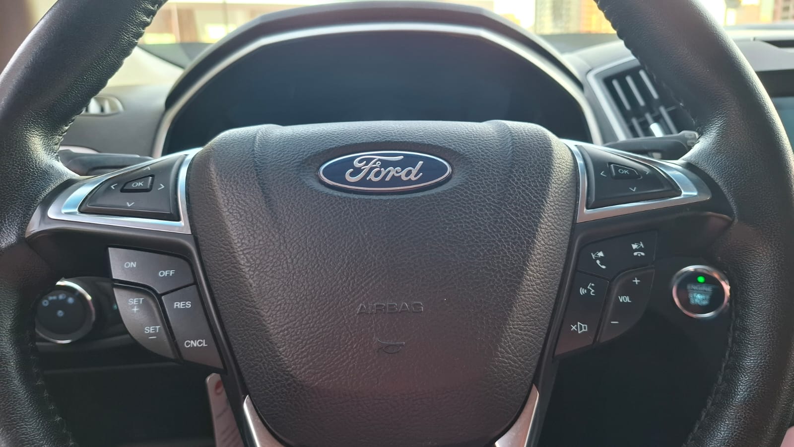 Ford Edge — foto 17 de 25