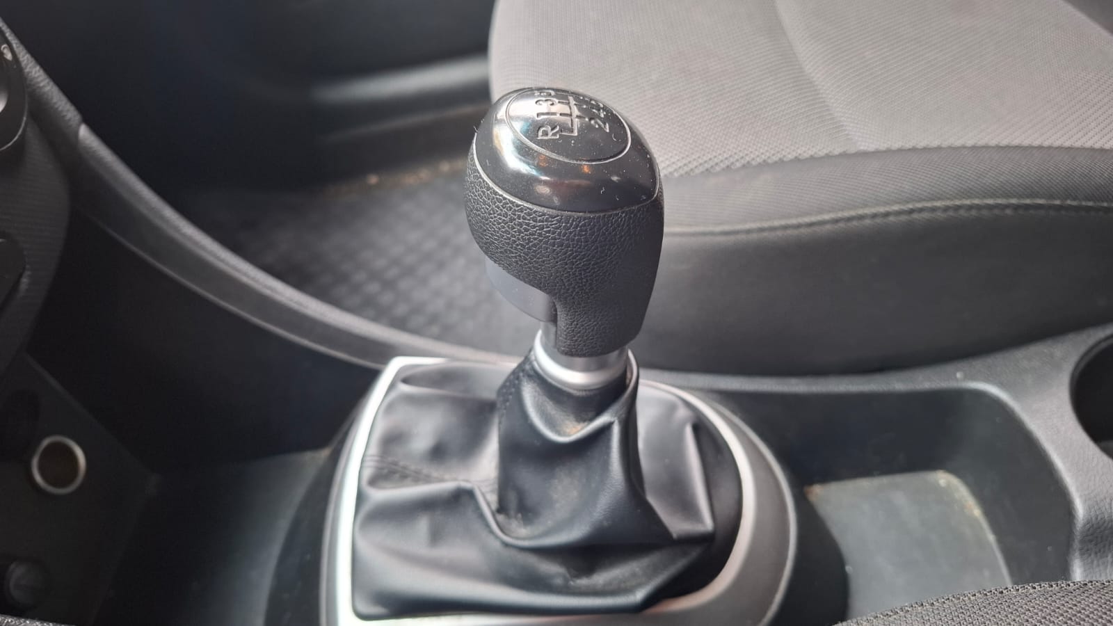 Hyundai Accent — foto 18 de 20