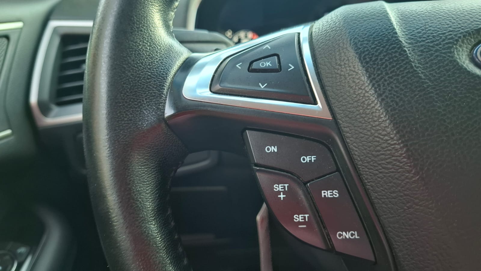 Ford Edge — foto 22 de 25