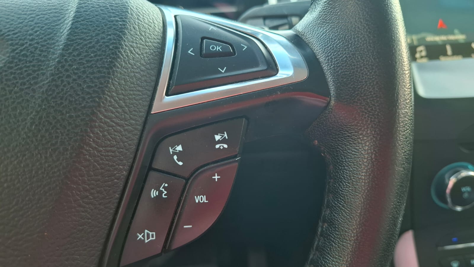 Ford Edge — foto 23 de 25