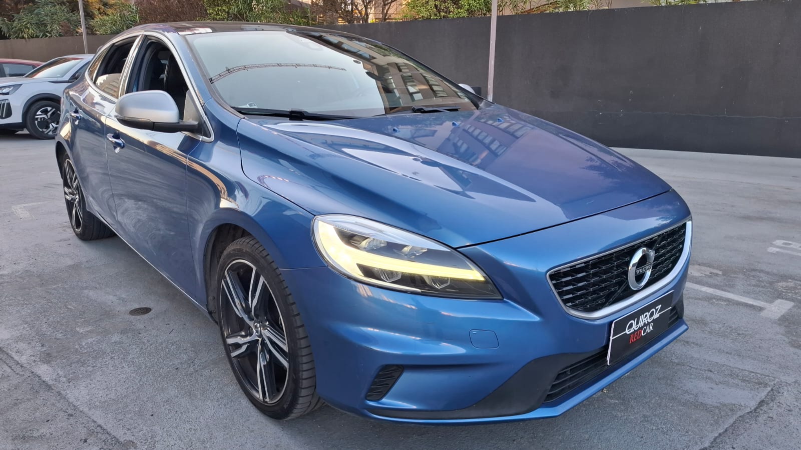 Volvo V40 T4 — foto 3 de 17