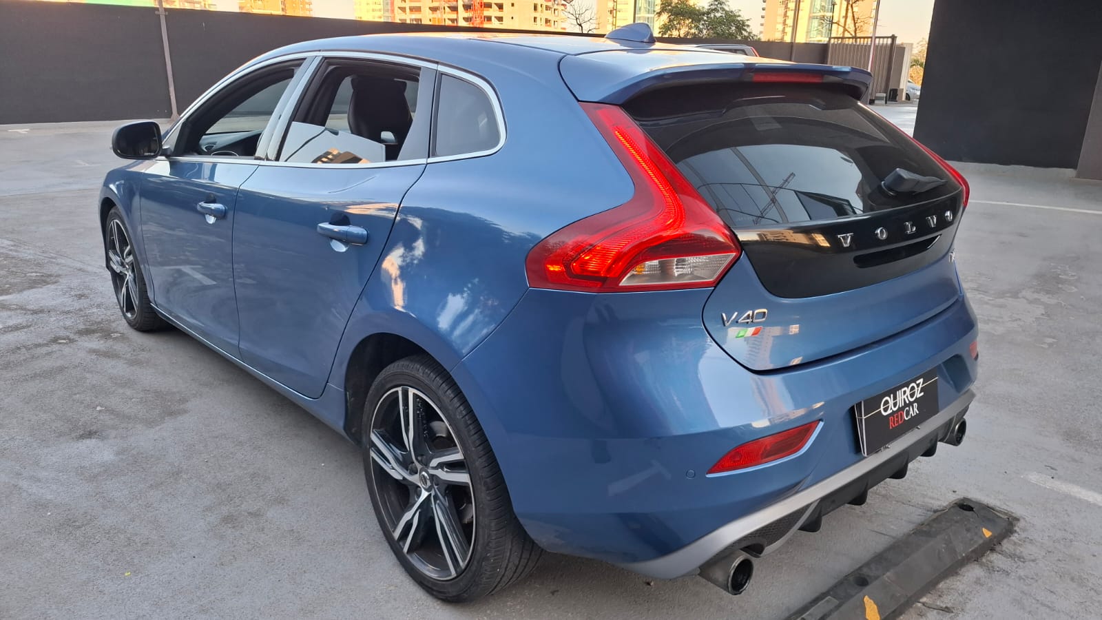 Volvo V40 T4 — foto 4 de 17