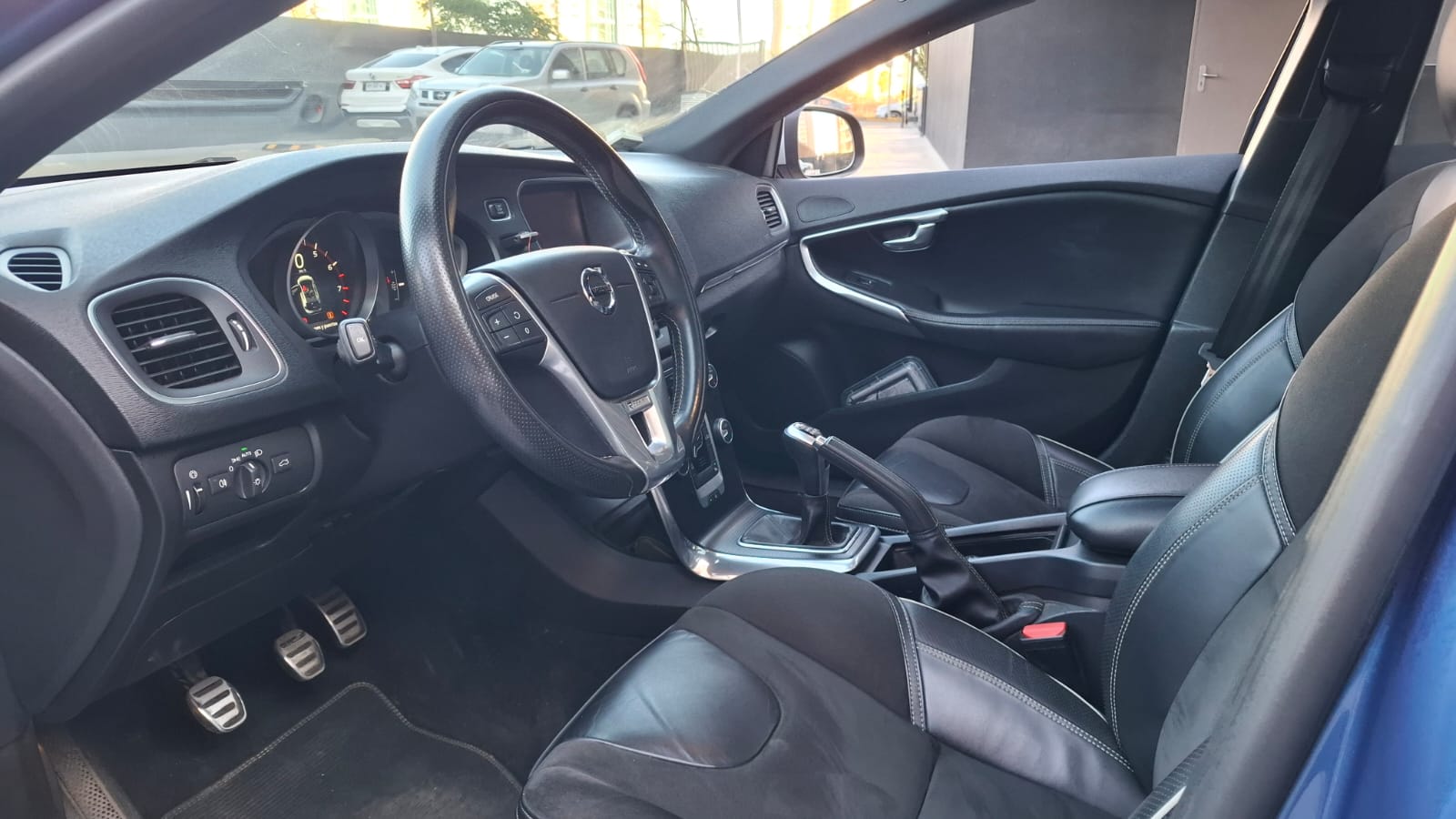 Volvo V40 T4 — foto 5 de 17