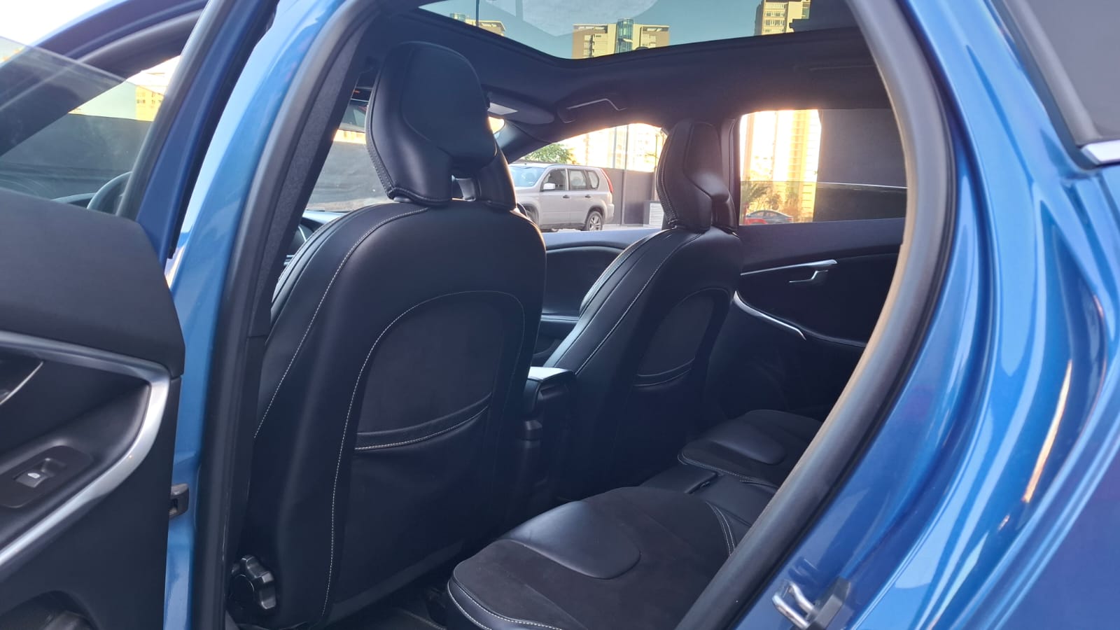 Volvo V40 T4 — foto 7 de 17