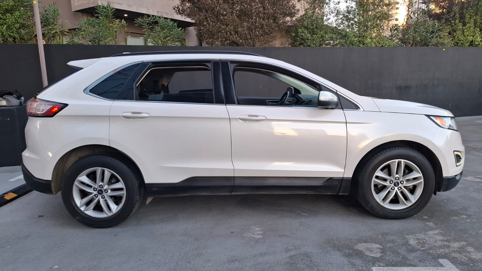 Ford Edge — foto 8 de 25