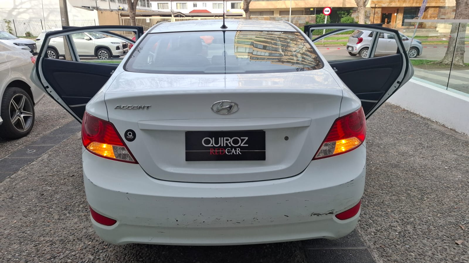 Hyundai Accent — foto 8 de 20