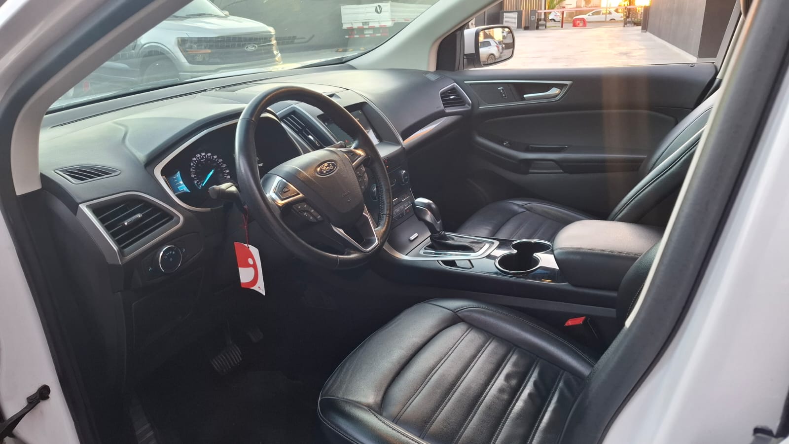 Ford Edge — foto 9 de 25