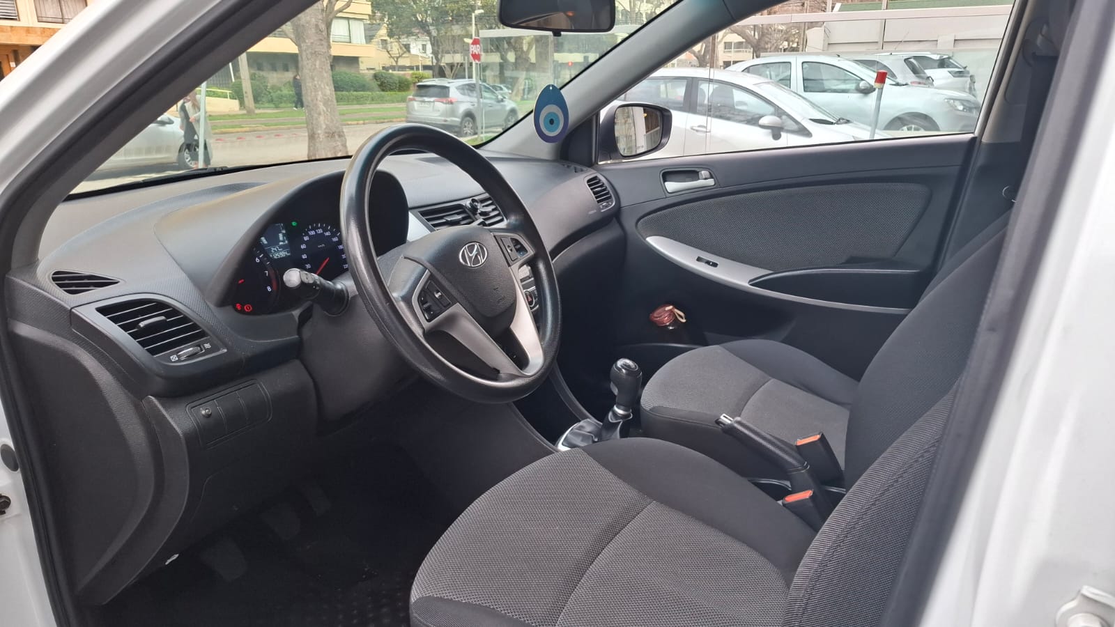 Hyundai Accent — foto 9 de 20