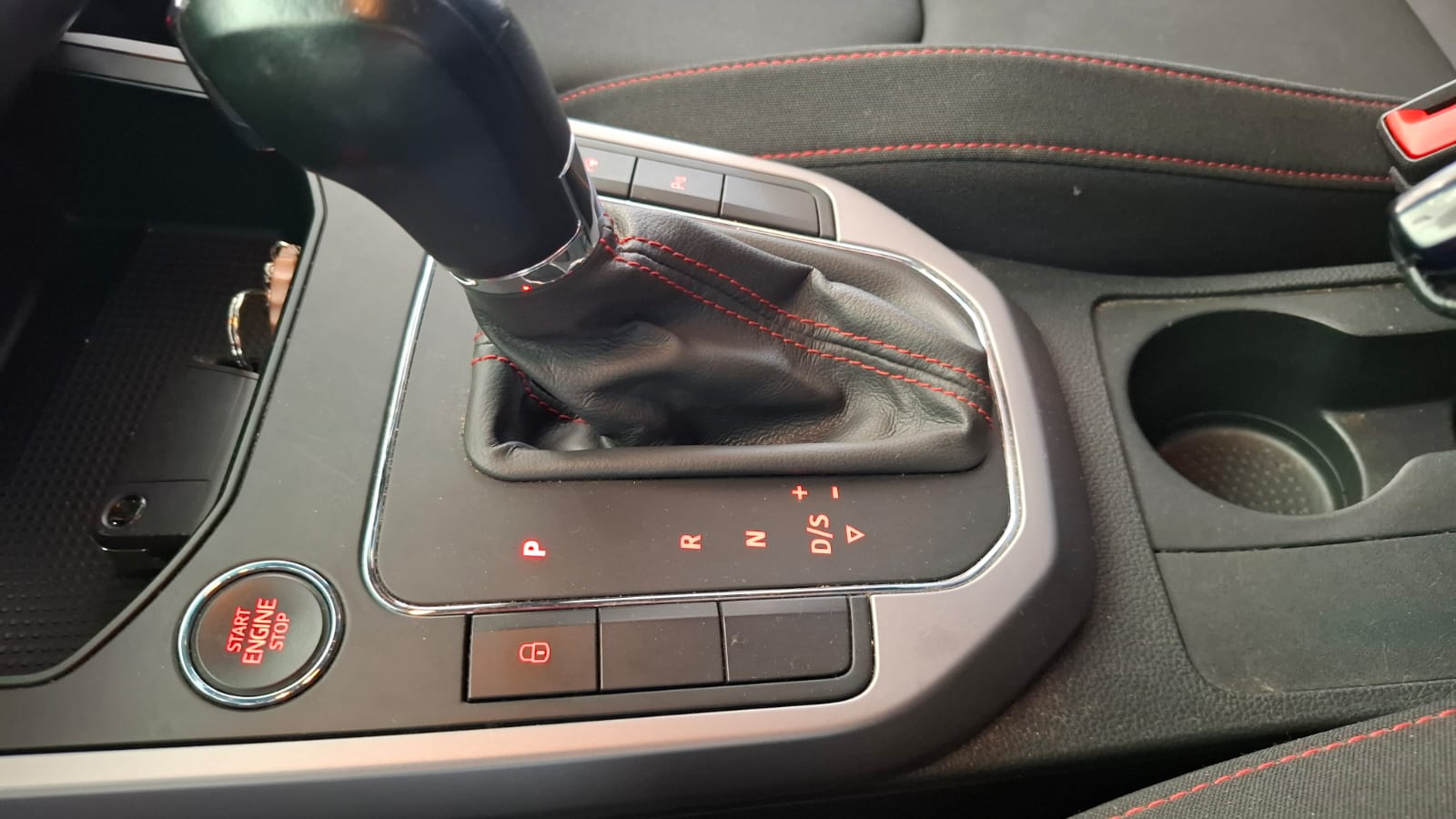 SEAT Arona — foto 17 de 21