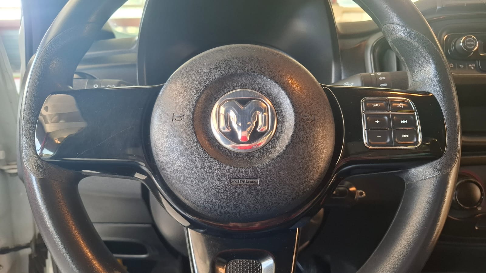 RAM 700 Slt Cs — foto 13 de 20