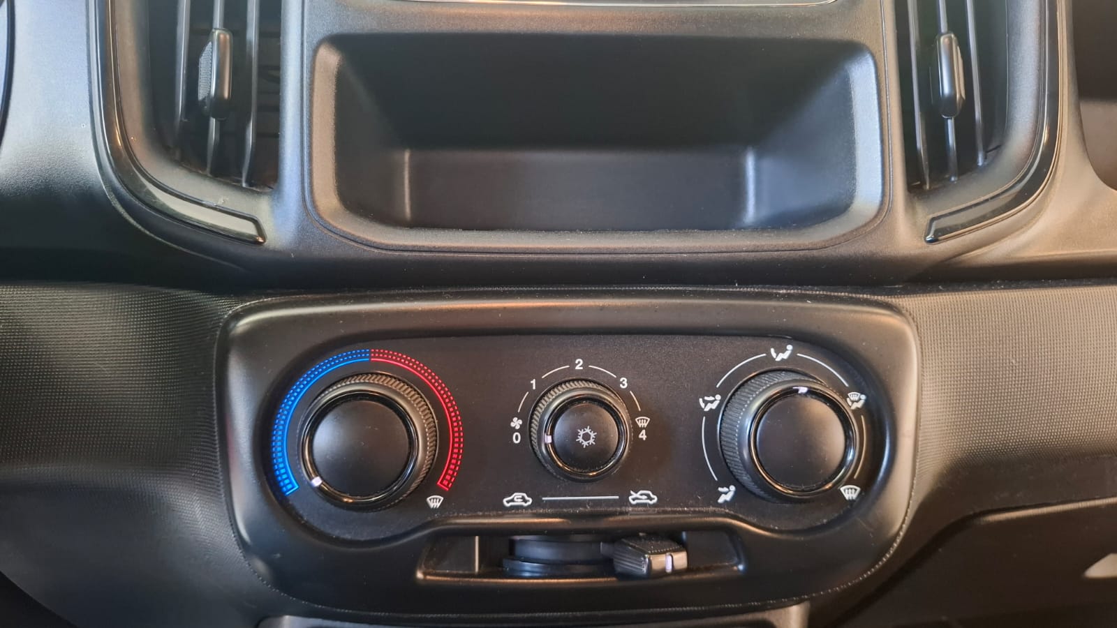 RAM 700 Slt Cs — foto 16 de 20